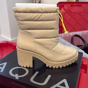 Bloomingdale’s Aqua Puff Boots 10 Khaki NIB